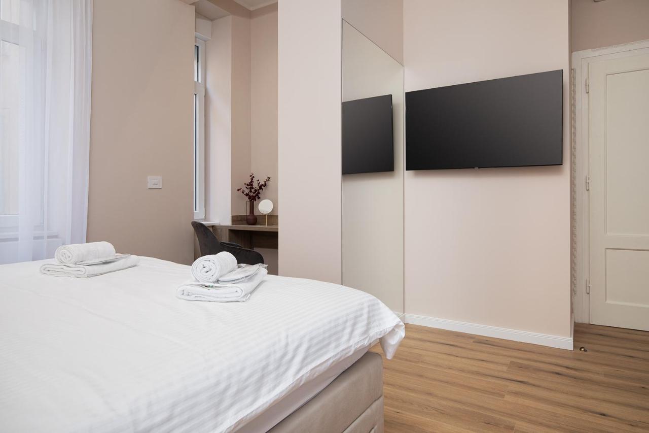 Grand Munz Apartment Pula Exterior photo